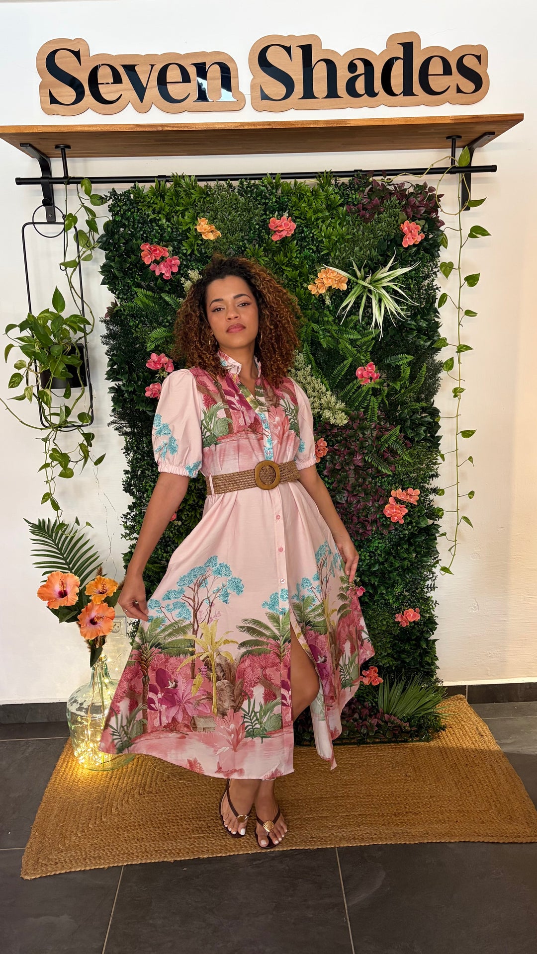 Robe chemise LAURIE ceinturée imprimé tropical rose – Seven Shades Réunion