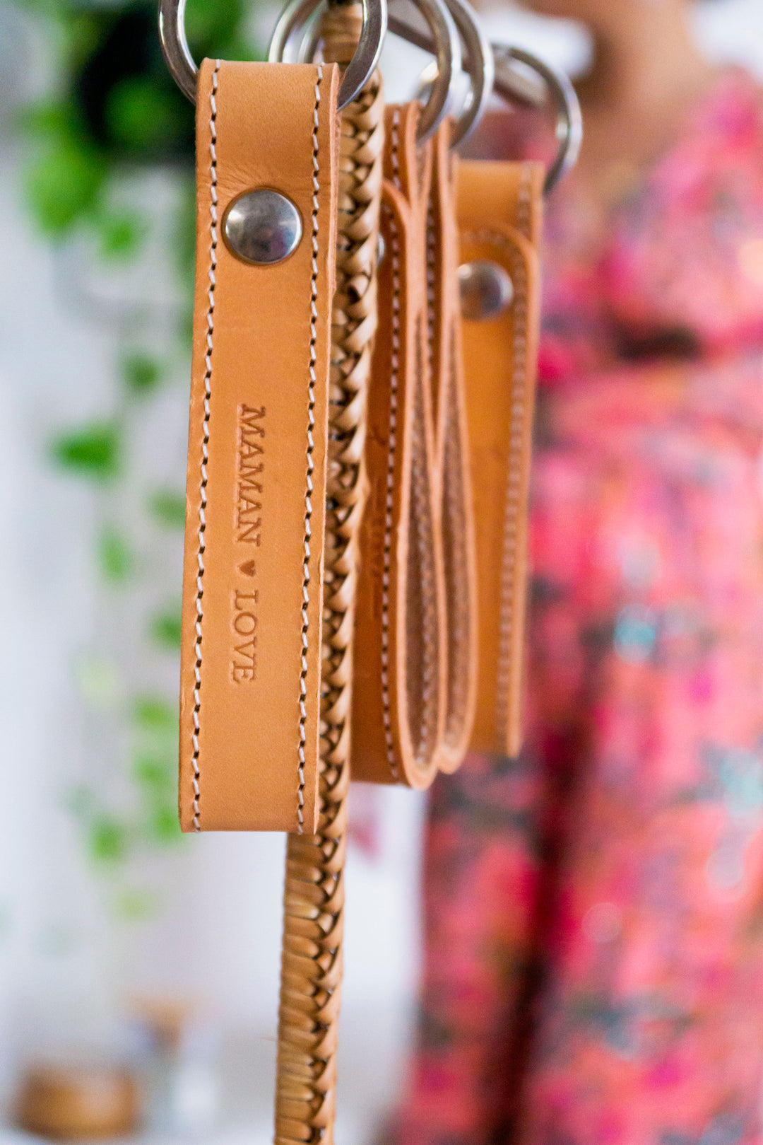 Porte-clés cuir naturel Maman Love – Seven Shades Réunion