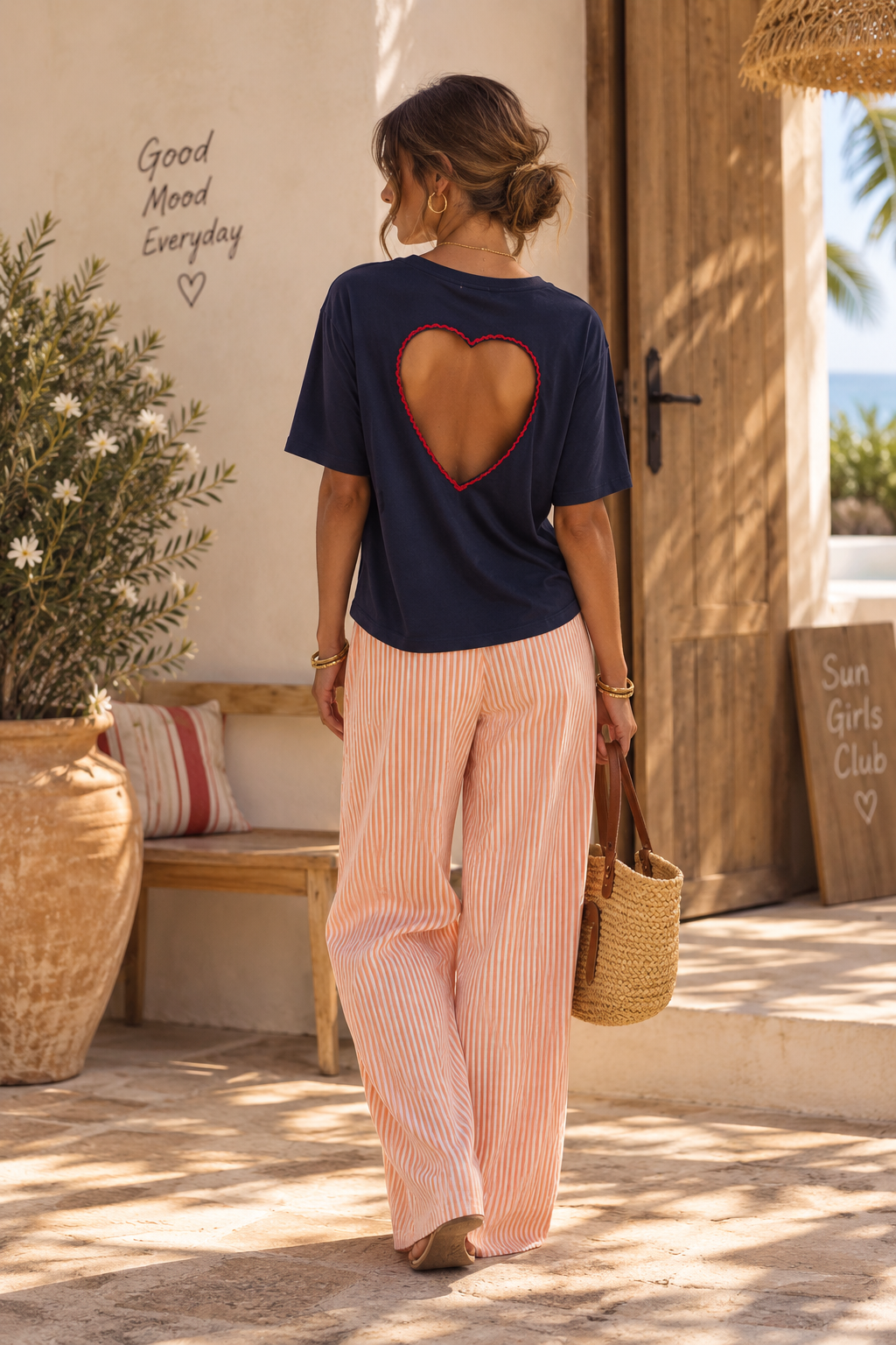 T-shirt INGRID porté, coton tailles S M L – Seven Shades La Réunion